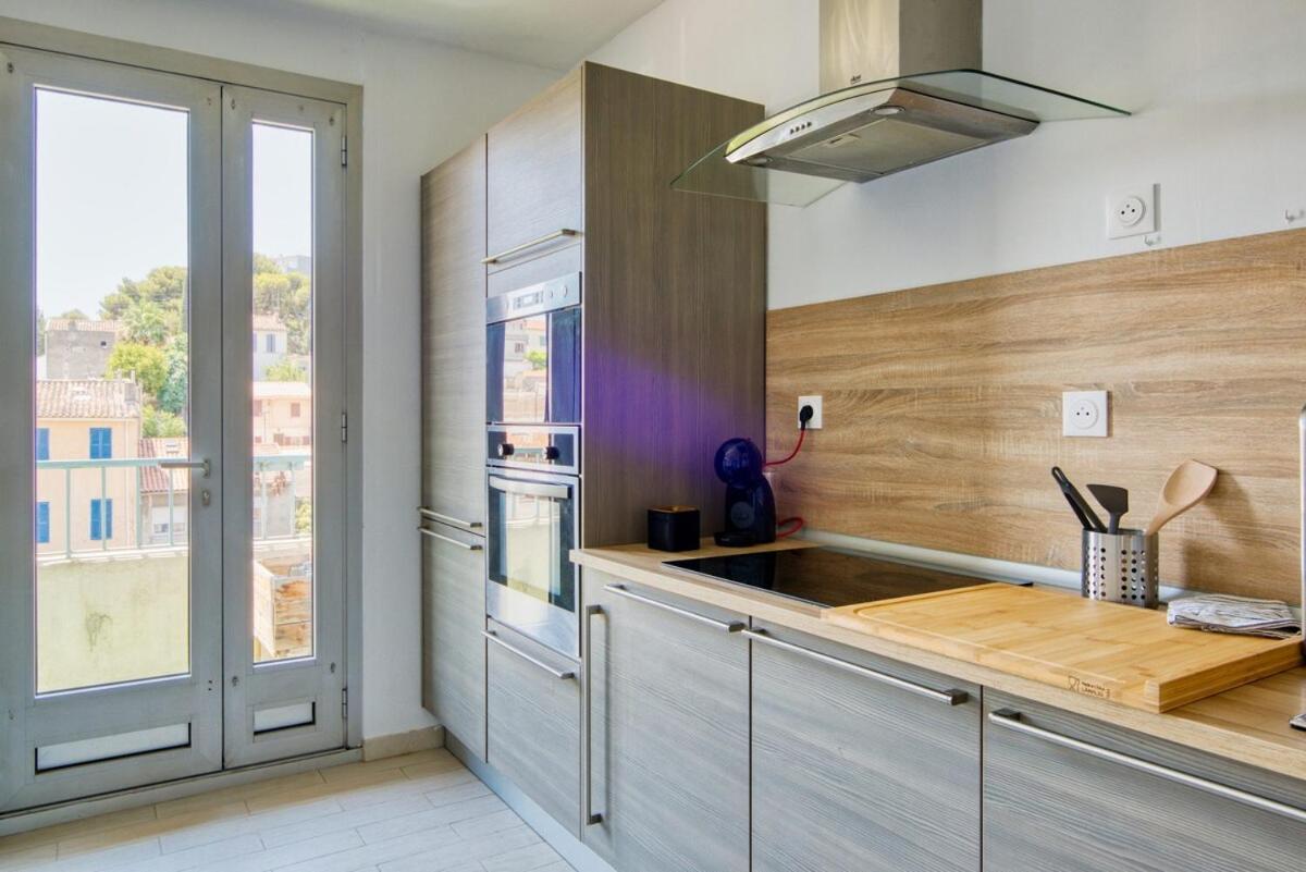 Grand T5 De 103 M2 Au Bd Guigou Avec 4 Balcons Apartment Marseilles