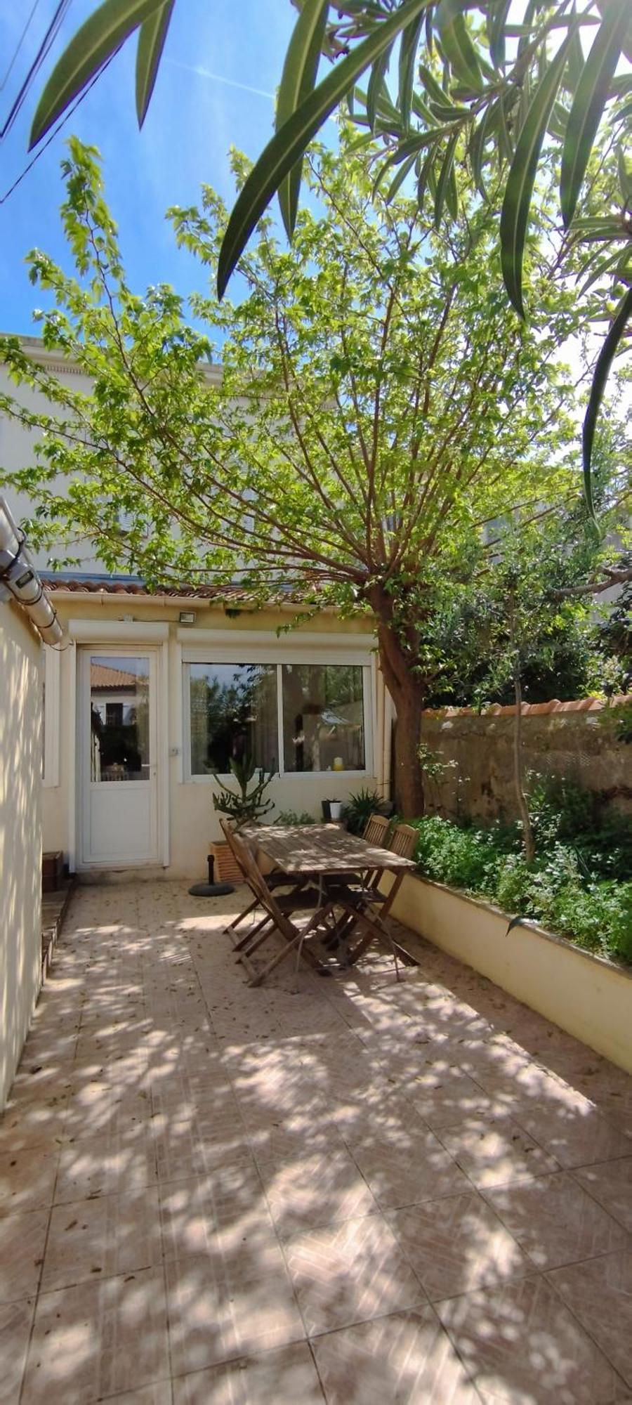 Holiday home Location Saisonniere Maison Pointe Rouge 8 *