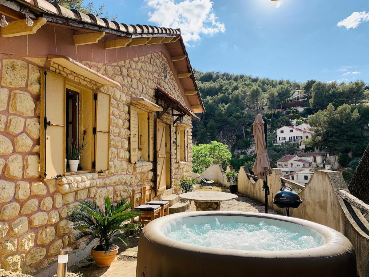 Atypical Forest House With Jacuzzi Hébergement de vacances Marseille