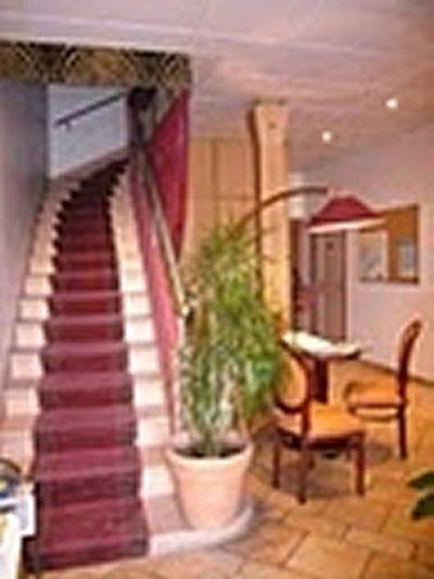 Hotel Adonis Vieux Port 3*