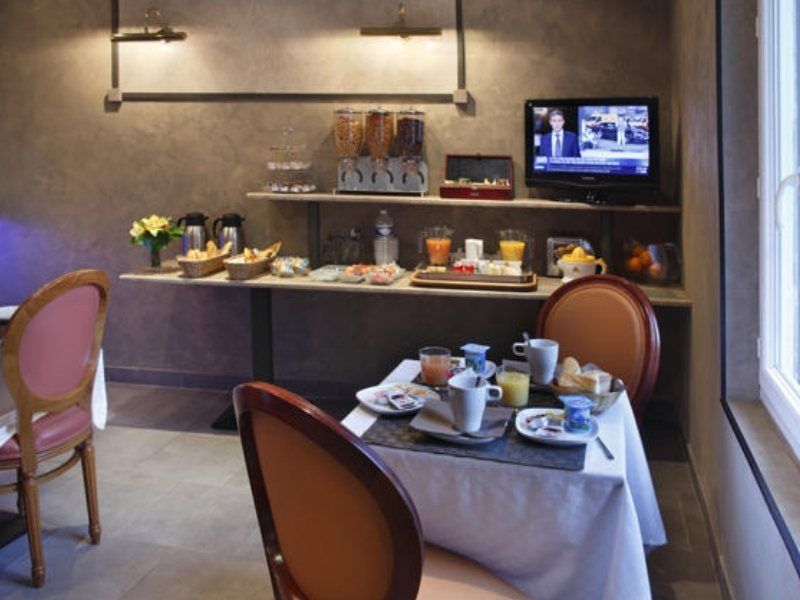 Adonis Vieux Port Hotel 3*