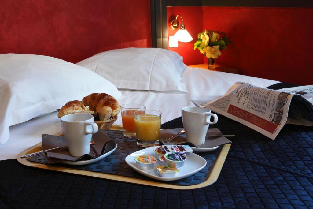 Adonis Vieux Port Hotel 3*