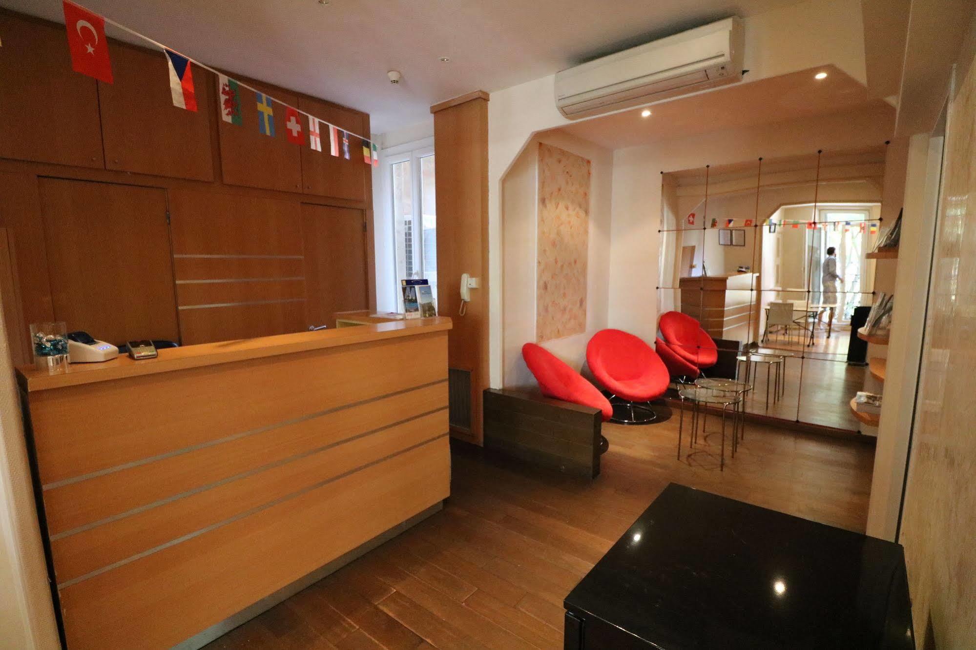 Du Pharo Hotel 2*