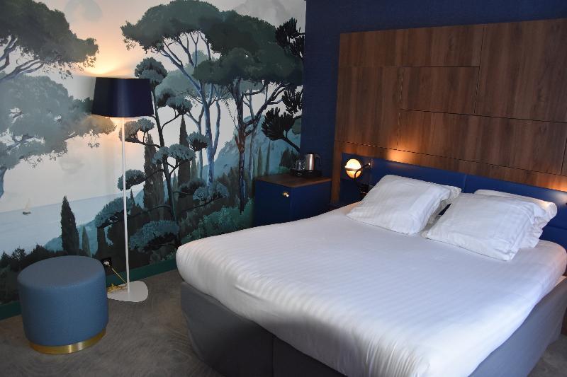Hotel Mercure Centre Bompard La Corniche 4*