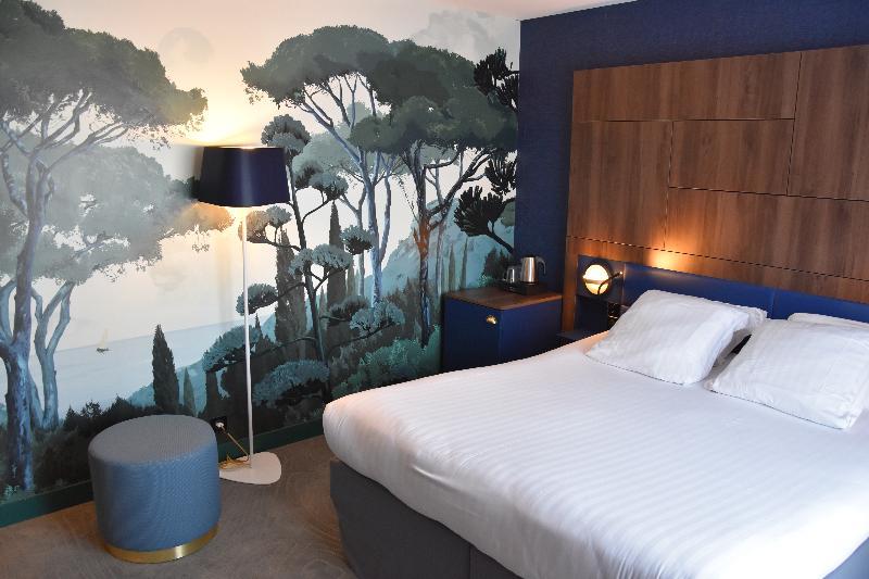 Mercure Centre Bompard La Corniche Hotel