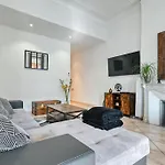 Appartement Spacieux Et Elegant A Chave Centre