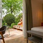 Hotel 96