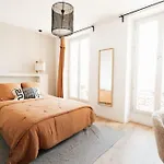 Longchamp - 2 Chambres Avec Terrasse - Wifi - Clim