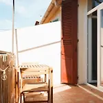 Longchamp - 2 Chambres Avec Terrasse - Wifi - Clim