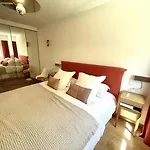 Luxury 3 Bedrooms Close To The Sea