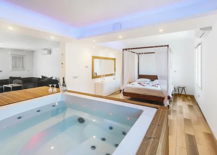 Suite Pointe Rouge Jacuzzi Spa