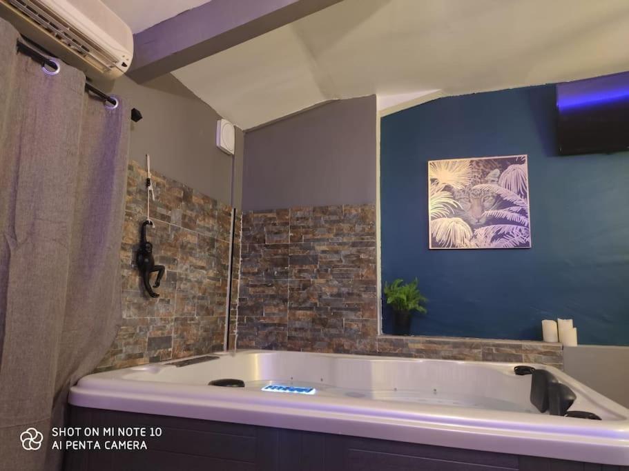 Suite Avec Jacuzzi 