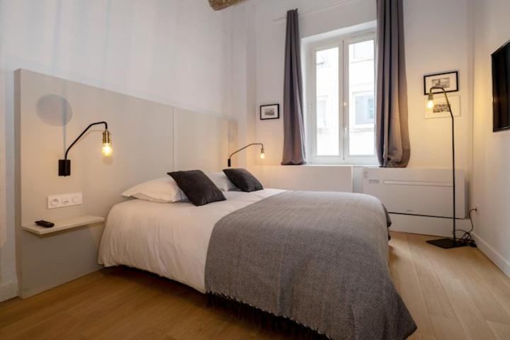 Apartment Design Vieux Port Marseilles