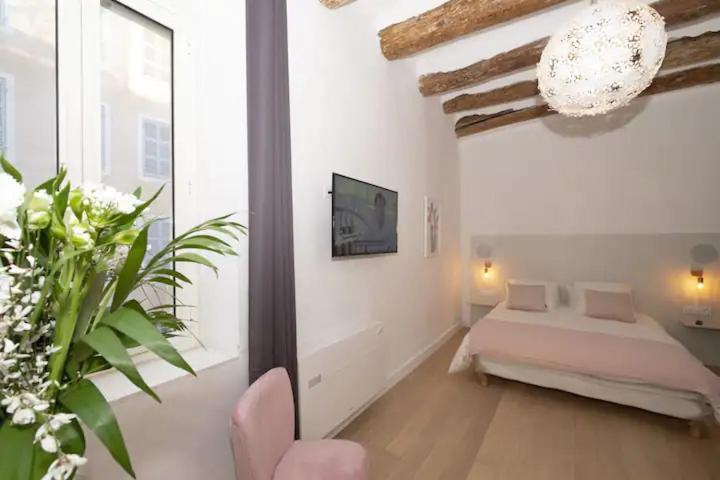 Apartment Design Vieux Port Marseilles