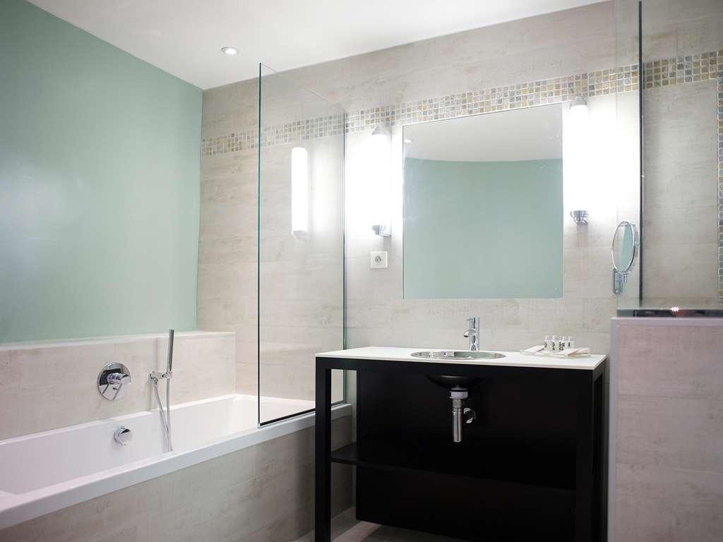 Mercure Centre Bompard La Corniche Hotel *