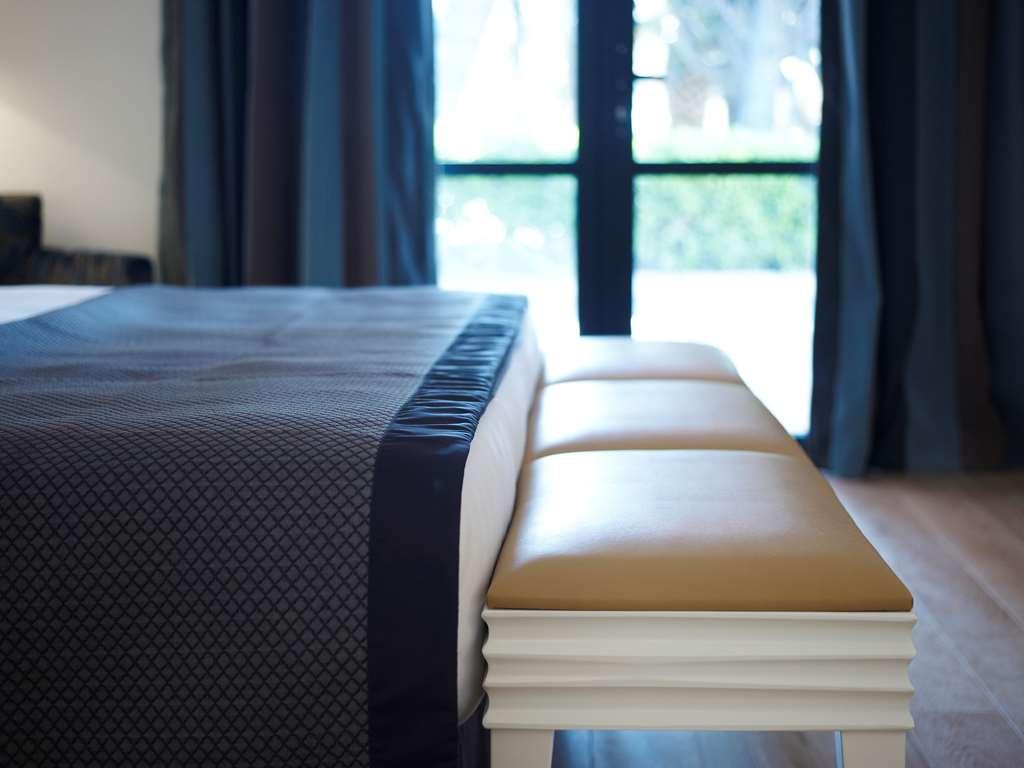 Mercure Centre Bompard La Corniche Hotel *