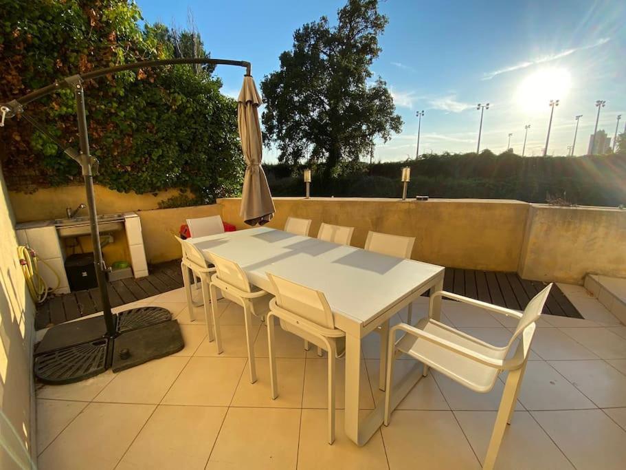 Villa Maison Ancienne Piscine Au Bord De L'eau *