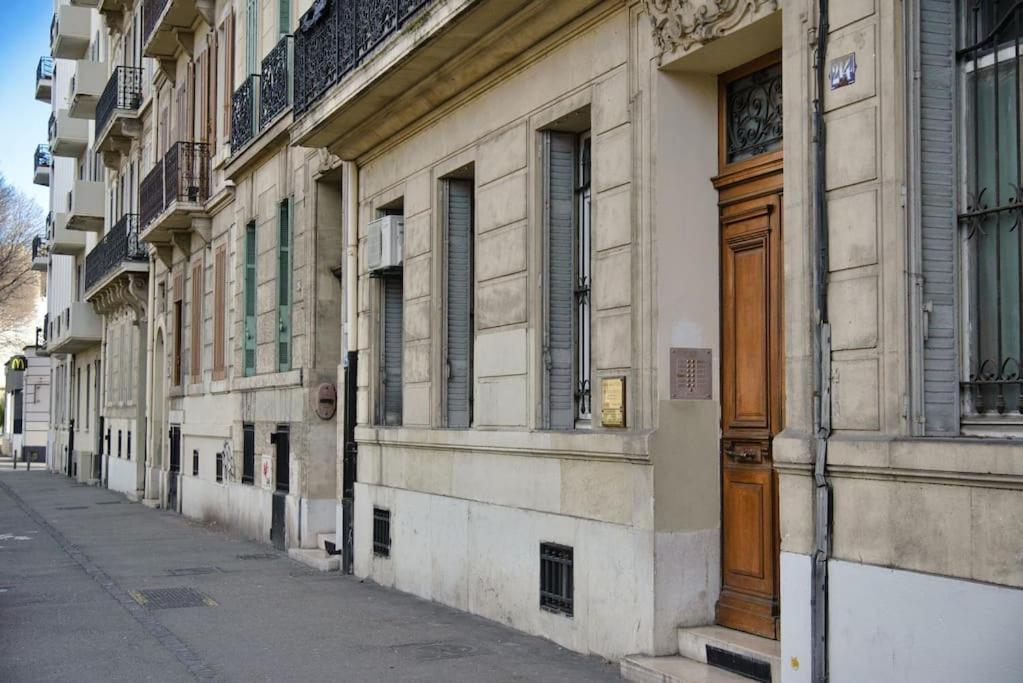 Apartment Spacieux Et Elegant A Chave Centre Marseilles