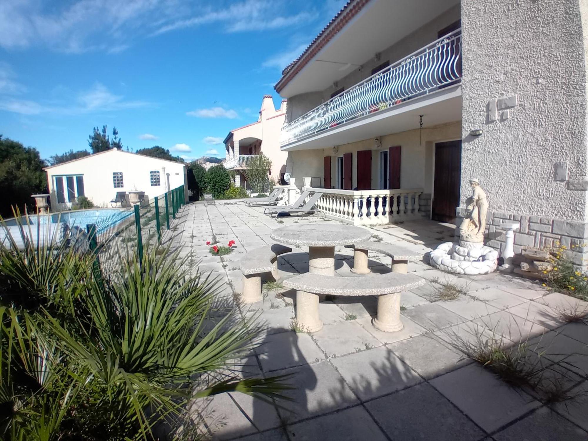 Bas De Avec Jardin Et Piscine Proche Plages Calanques *