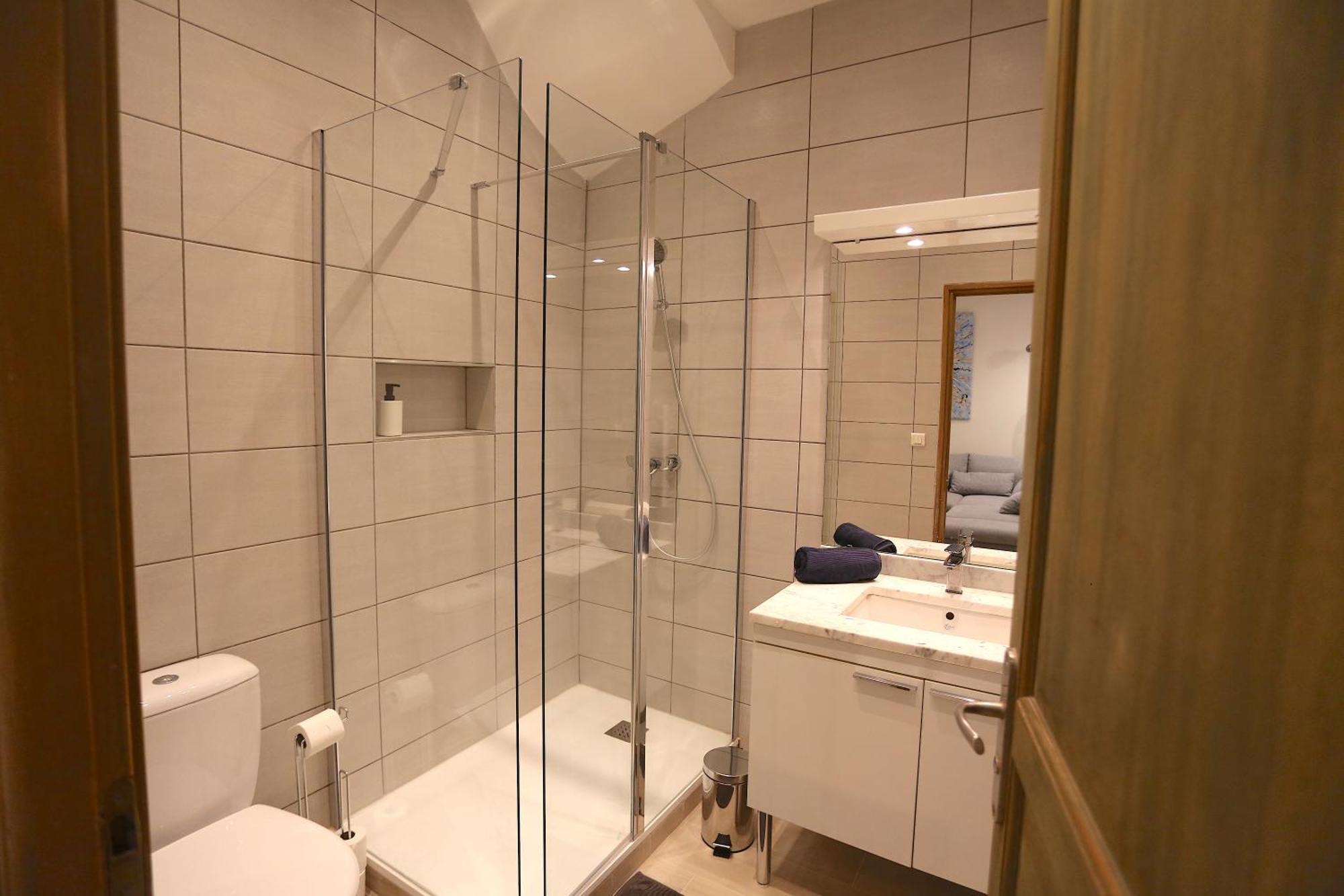 Atypique T3 Clim 80m2 Avec Patio Marseille