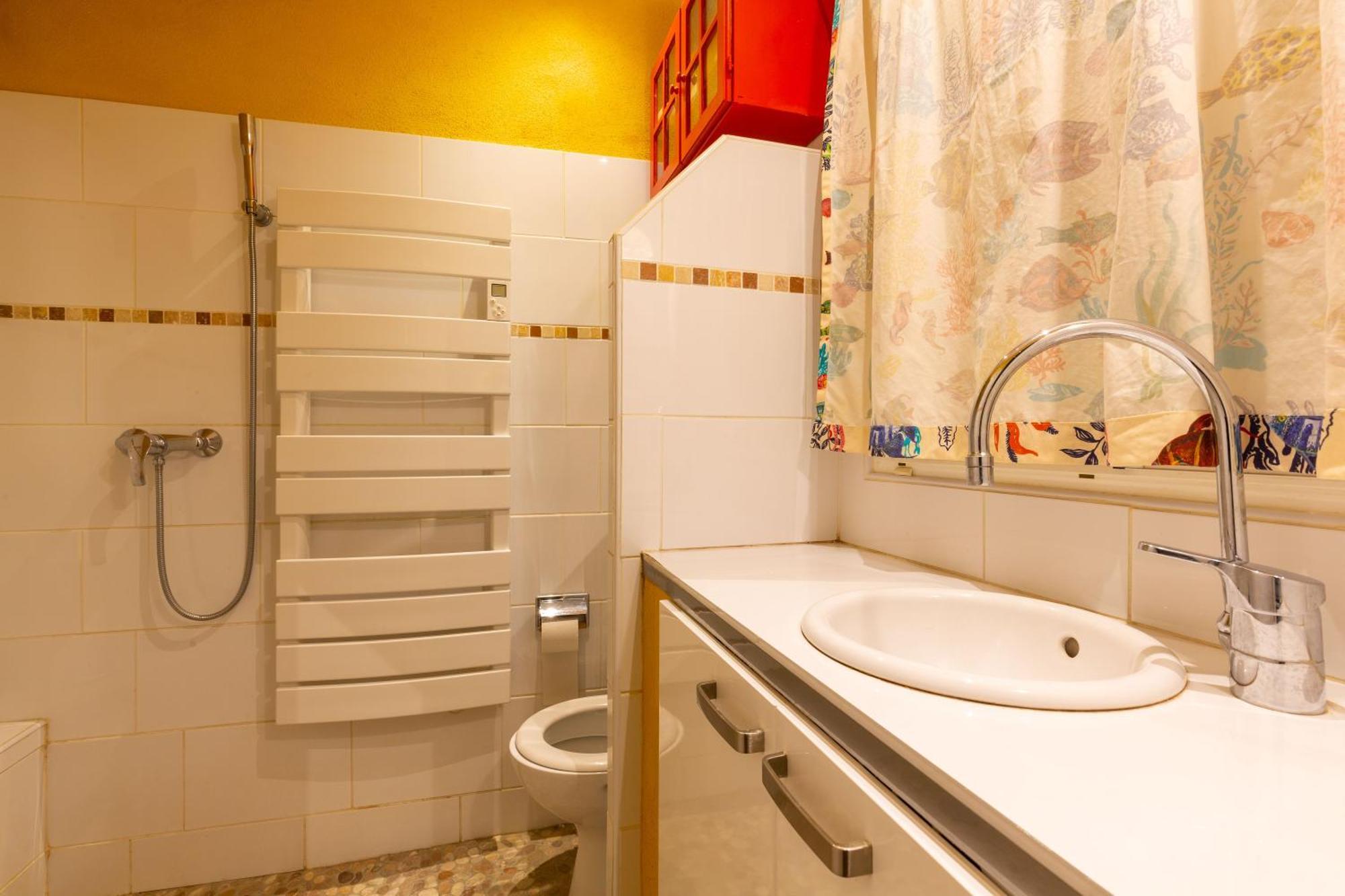 Sharehouse -room-hostel-backpackers La Girelle Apartment