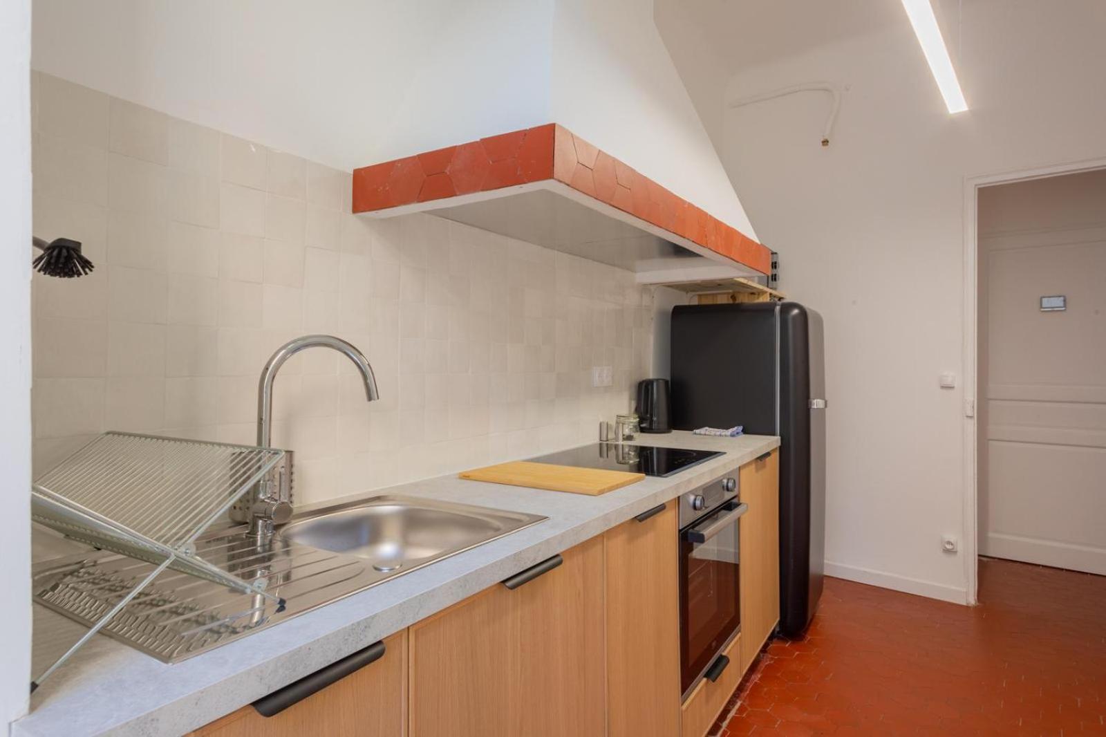 Apartment Avec Terrasse Authentique A Marseille