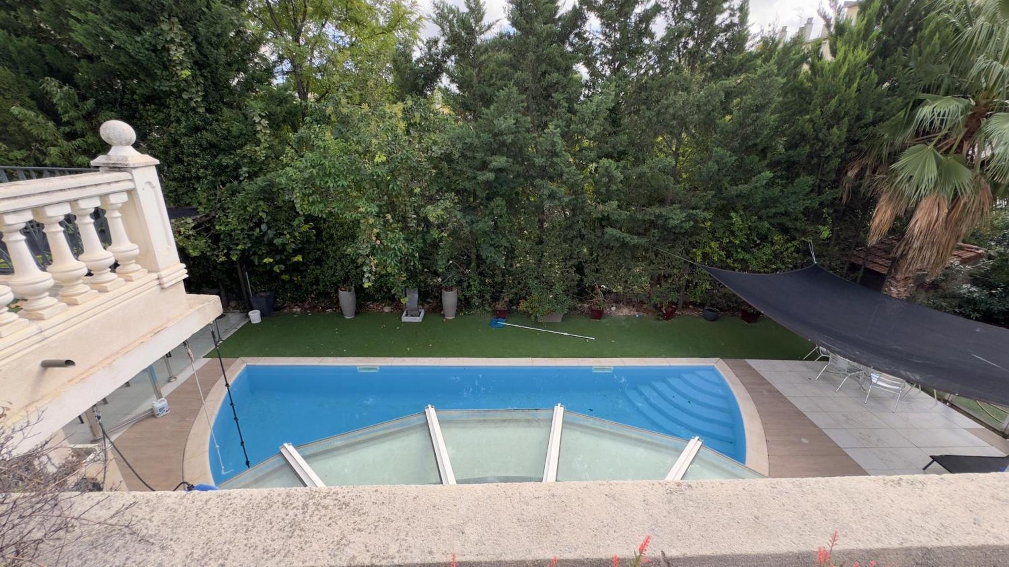 Piscine Confort, Barbecue 4 Etoiles * Marseilles
