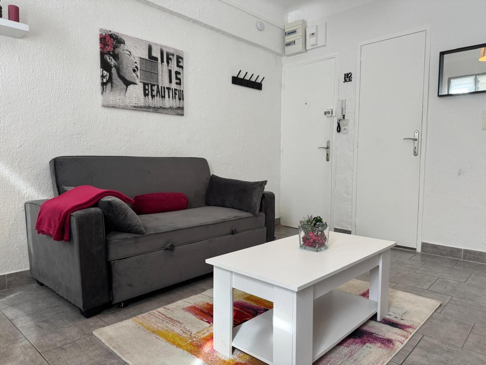 2 Personnes Dans Le Celebre Quartier Des Chartreux Apartment Marseille