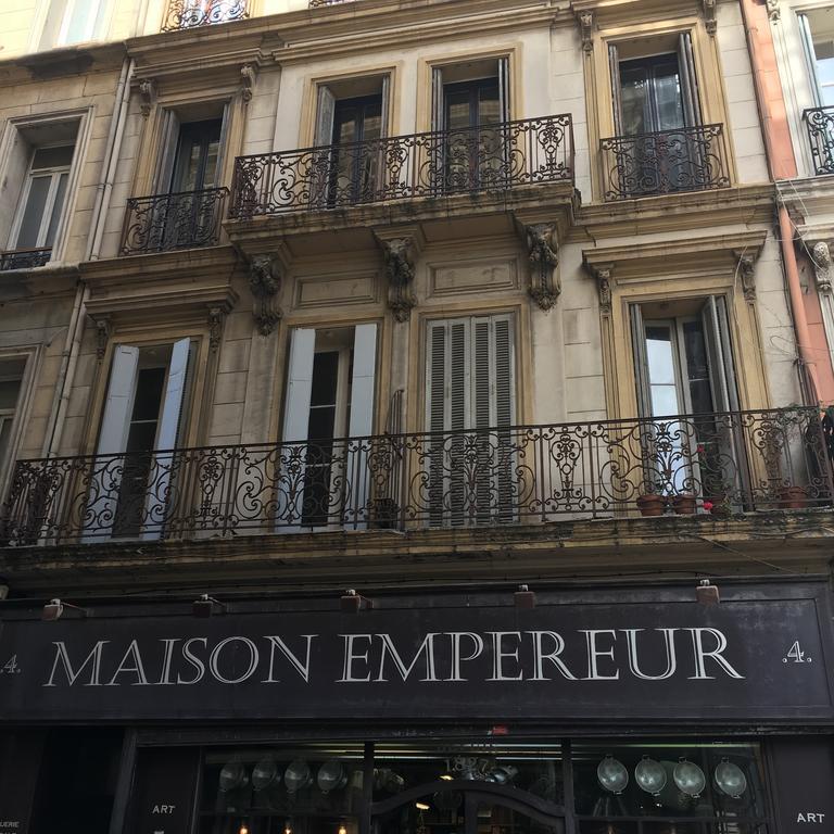 Une Nuit Dans L'arriere Boutique Apartment