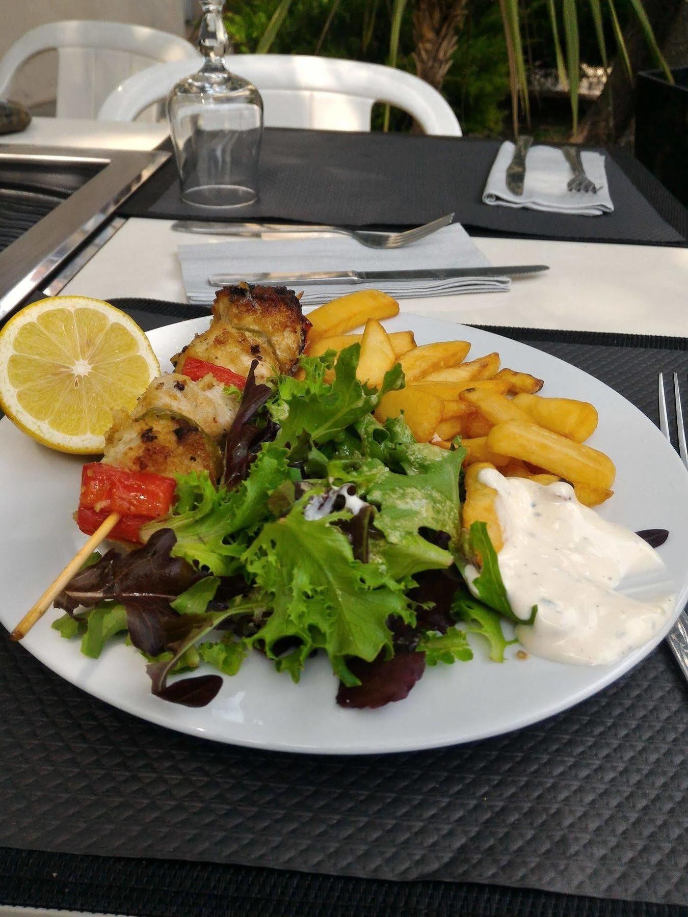 Hotel Logis Les Cigalons 2*