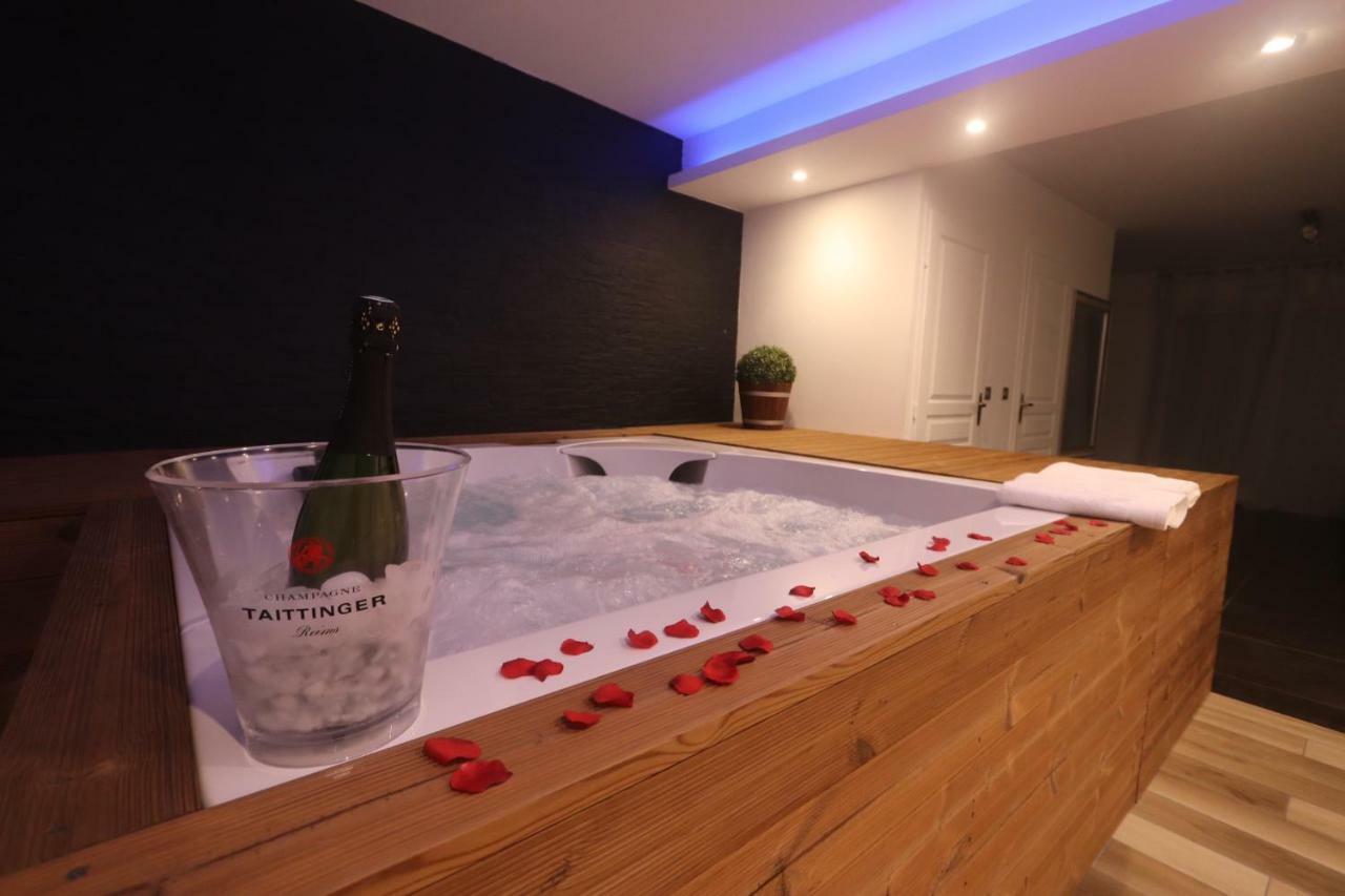 Pointe Rouge Jacuzzi Apartment