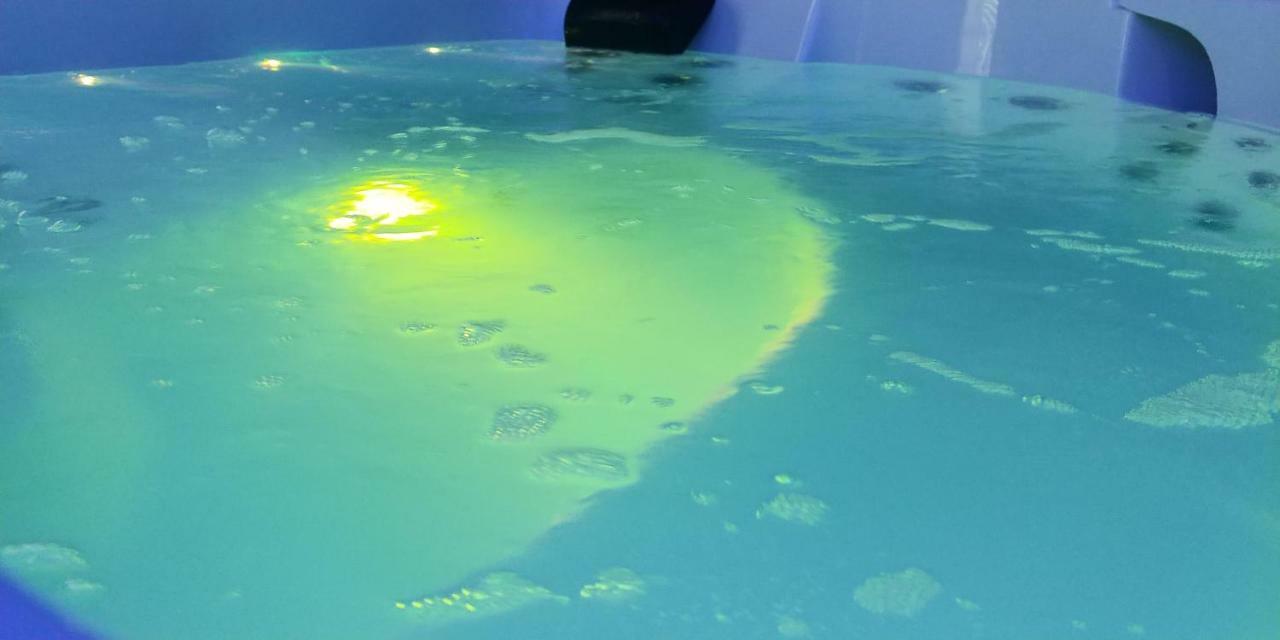 Pointe Rouge Jacuzzi Apartment
